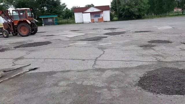 Ремонт дорог. Глава села призывает жителей на помощь. смотреть онлайн