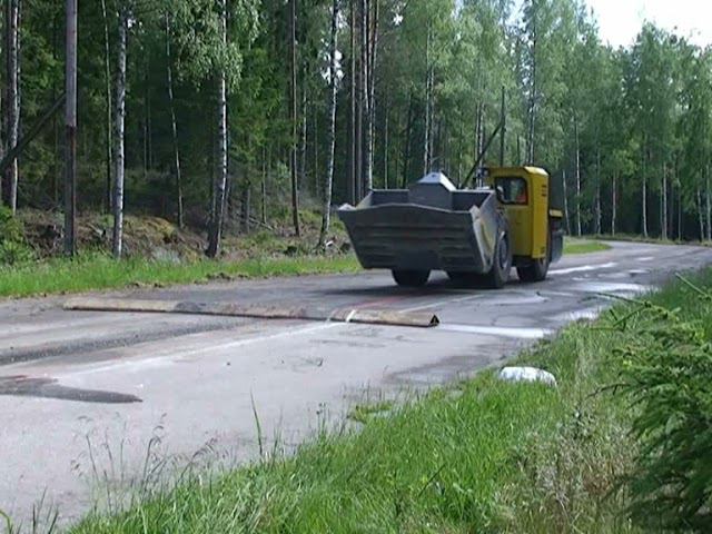 Как прыгает погрузчик без системы стабилизации стрелы. смотреть онлайн