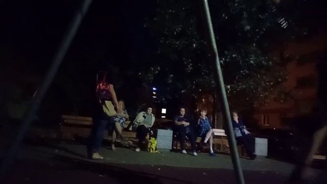 Бабушки опять разорались. Потому что Мама не правильно качала ребёнка. 😐Мда..... смотреть онлайн