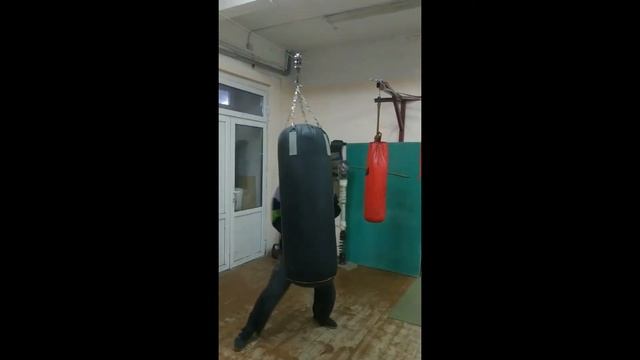 Подвижный боксерский мешок на ролике/Roller punching bag смотреть онлайн