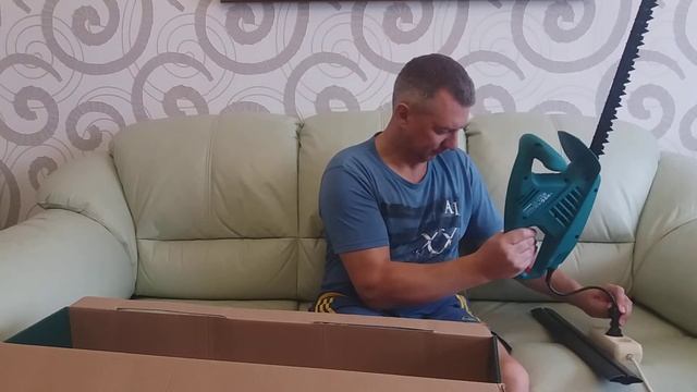 Распаковка - Кусторез Bosch AHS 45-16 смотреть онлайн