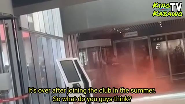 Ajax fans breaking their own stadium after losing 0-3 to Feyenoord? смотреть онлайн