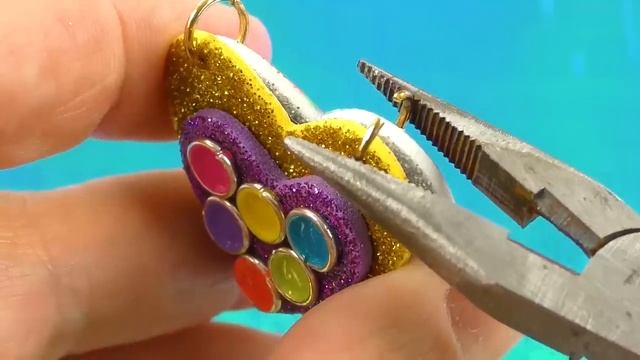 25 DIY Barbie Hacks ~ HAIR PINS, MAKEUP, sneakers, lipstick, purse, laptop, and more смотреть онлайн