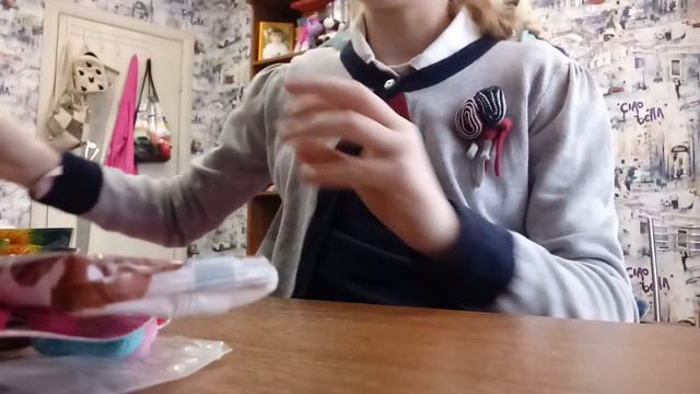 Мои подарки. Мне дали 2 емедемса, 2 марса, 2 батончика, 4 милкивея. И так далее смотреть онлайн