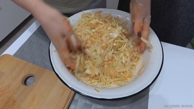 Капуста квашеная.Самый простой и вкусный рецепт капусты в банке. смотреть онлайн
