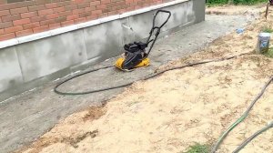 Бетонная утепленная отмостка. утепление и штукатурка цоколя. как  делать