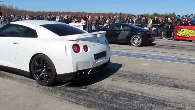 Nissan Skyline GTR R35 Vs AUDI R8