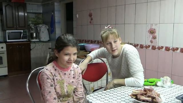 Девочки делали салат а я бограч