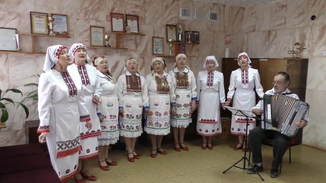 «Ош пеледекш» исполняет народный самодеятельный марийский фольклорный ансамбль песни и танца «Пелед смотреть онлайн