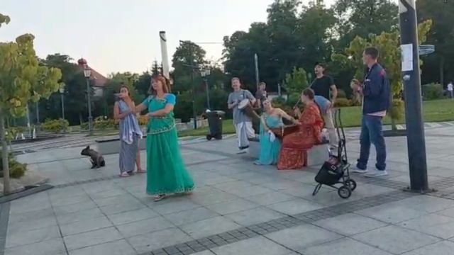 КАК ТАНЦУЮТ КРИШНАИТЫ /КРИШНАИТЫ /ТАНЦЫ КРИШНАИТОВ В КАЛИНИНГРАДЕ/ ХАРЕ КРИШНА /КРИШНА смотреть онлайн