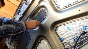 Делаем шумоизоляцию Рено Логан в гараже.mp4