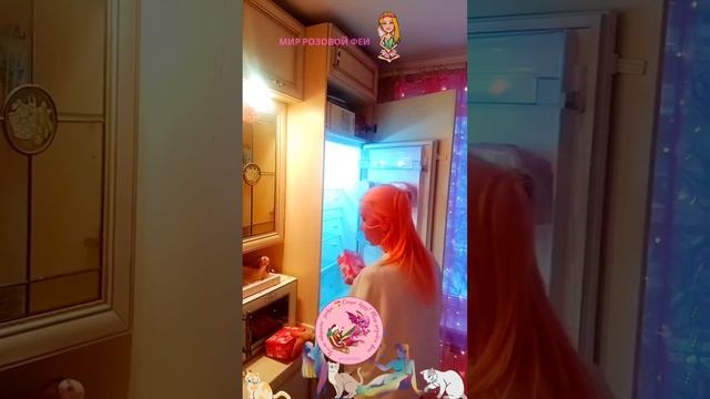 Карла помогает делать картинки, Лакки - мыть холодильник, а что делает малыш Тедди? смотреть онлайн