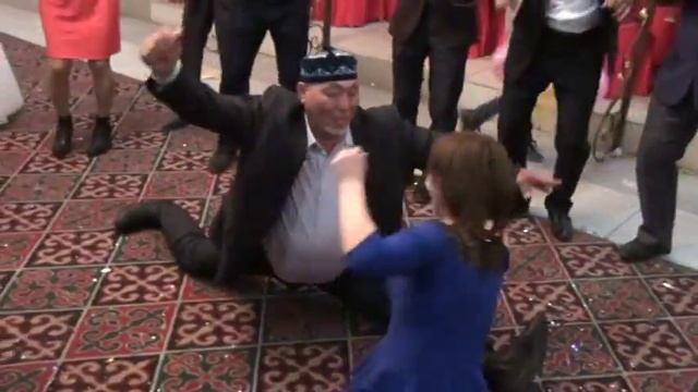 вот это да! Дедушке 70 лет!!а он что делает??? смотреть онлайн