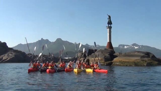 052 Вход в гавань Сволвера на каяках, Лофотенские острова смотреть онлайн