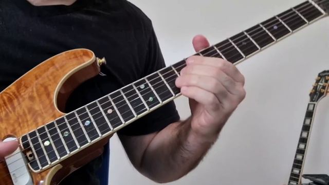 A great lick from the live version of Heavy Fuel (@direstraitsofficial) смотреть онлайн