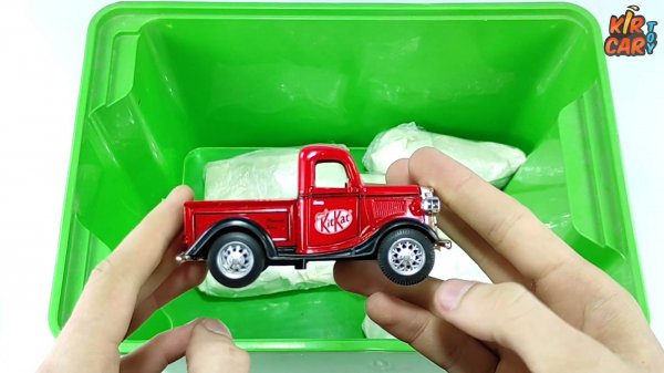 Распаковка машинок из коробки полной игрушек. Кир Кар Той