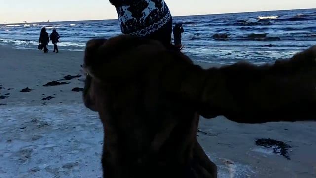 А гном идет купаться !!! :-) смотреть онлайн