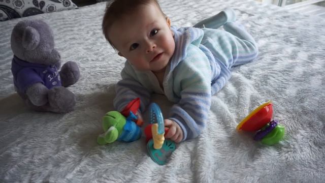 ПАРИКМАХЕР С МАЛЫШОМ И ДЕНЬ ДОМА | ELINA ANDERSONE смотреть онлайн