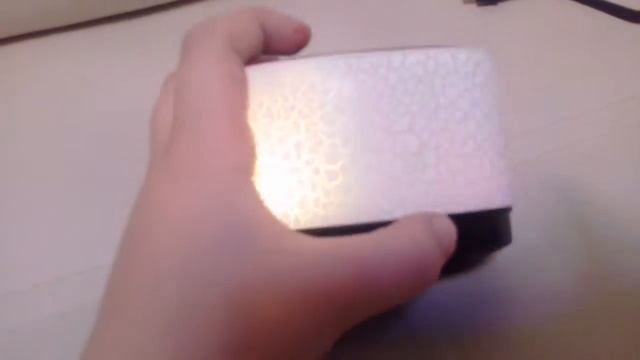 Обзор офигенной колонки (извените что в середине видео все перевернуто , это я случайно смотреть онлайн