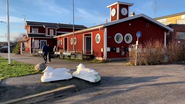 Swedish small town: Nynäshamn. Walking tour of town center and harbor (Stockholm day trip) смотреть онлайн