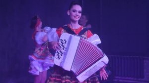 Кадриль.Самая красивая баянистка России.  Виртуозная игра на баяне. Шоу Русский Микс..mp4