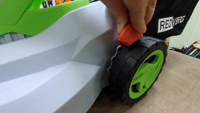 Электрическая газонокосилка RedVerg RD-ELM105G: сборка, обзор, запуск, особенности смотреть онлайн