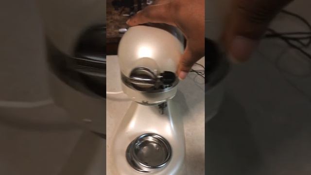 Repainting Classic KitchenAid- Rust-oleum Metallic Color Pearl Mist смотреть онлайн