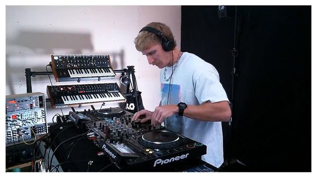 Techno DJ Set Chill/Trippy/Underground