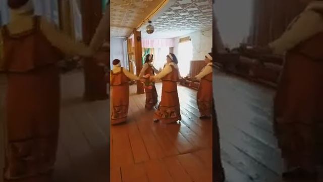 Танец с венками. Ансамбль "Россиянка" смотреть онлайн
