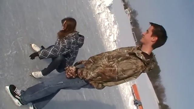 Lauren falling Ice skating смотреть онлайн