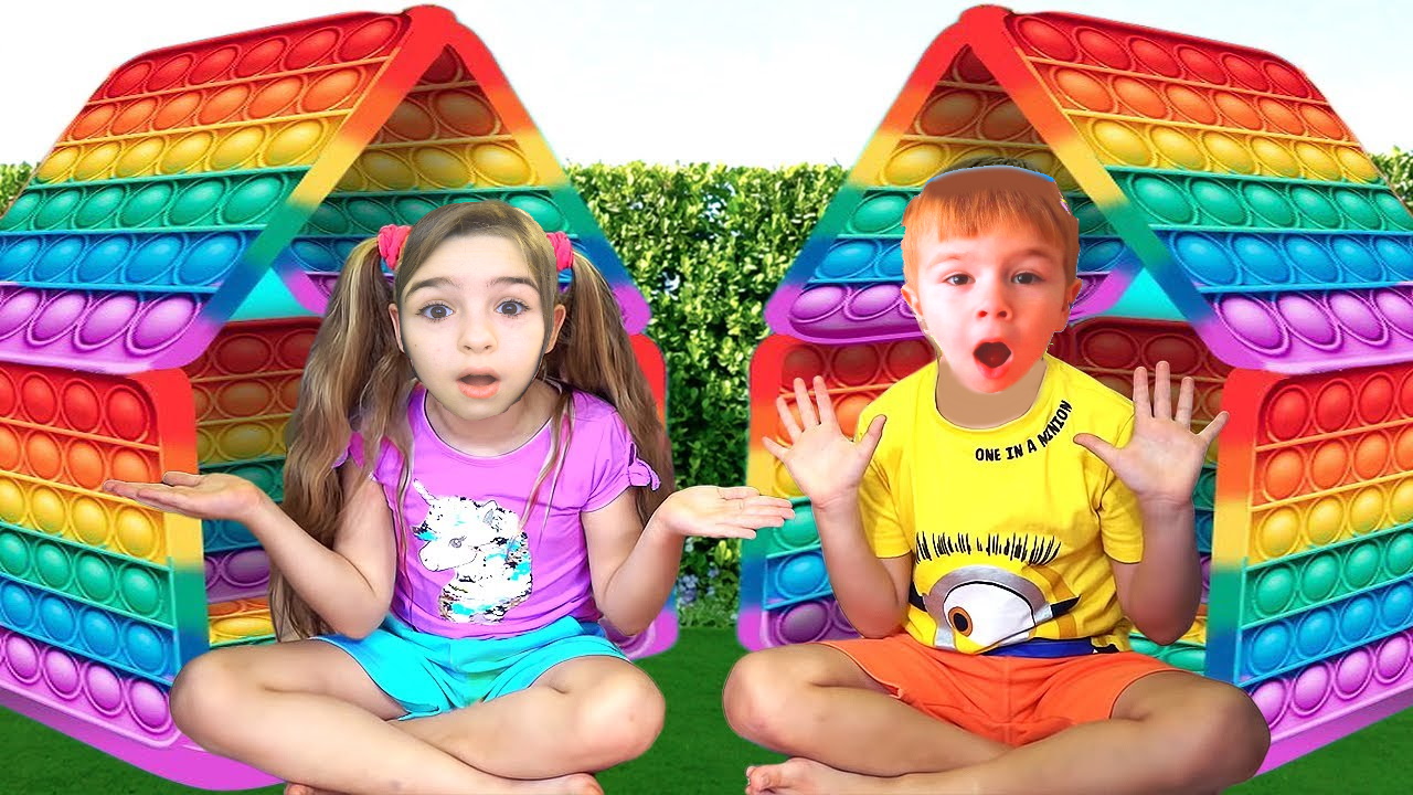Lana play and make chocolate pop it - Funny kids video смотреть онлайн