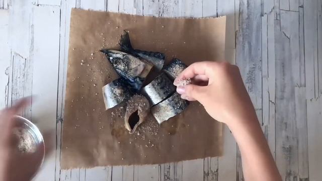 КАК ПРИГОТОВИТЬ СКУМБРИЮ БЕЗ РАССОЛА БЫСТРО В ДОМАШНИХ УСЛОВИЯХ? Вкусная холодная закуска смотреть онлайн