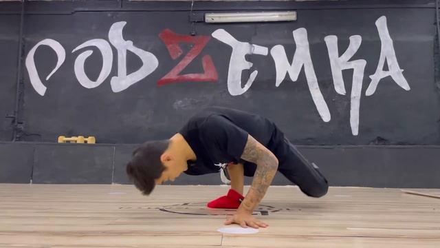 «Tattle spin, крутимся на руке» Видео урок смотреть онлайн