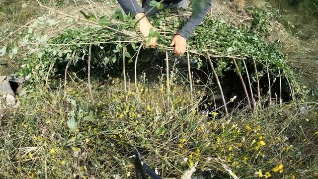UNDERGROUND HOUSE - Building a Survival Shelter with Fireplace - Bushcraft Solo Camping - Cooking смотреть онлайн