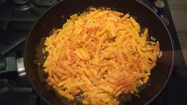 Капуста, тушеная с тыквой и сосисками. Бархатная капуста. Выпуск №52 смотреть онлайн