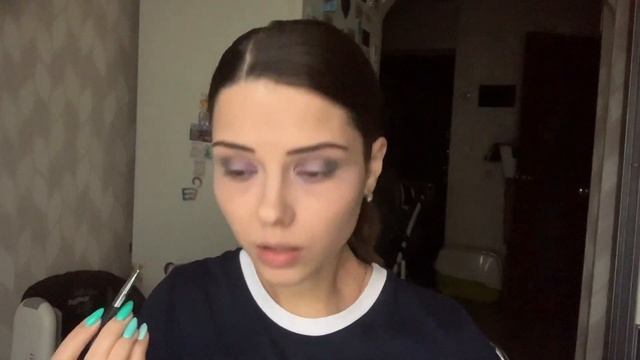 Фиолетово-серый макияж косметичкой смотреть онлайн