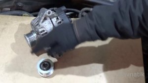 Замена муфты генератора на автомобиле Opel .