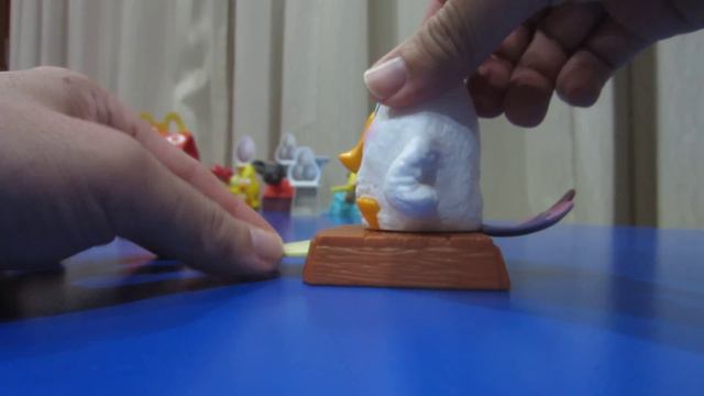 The Angry Birds Movie Toys - McDonald's Malaysia Happy Meal Matilda Egg Launcher, White Bird review смотреть онлайн