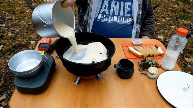Одиночный поход в лес. Готовка в лесу. Омлет и жаренная картошка.