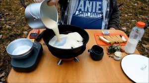 Одиночный поход в лес. Готовка в лесу. Омлет и жаренная картошка.