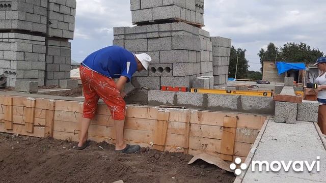 Кладка первого ряда керамзита//Переезд с Урала к морю