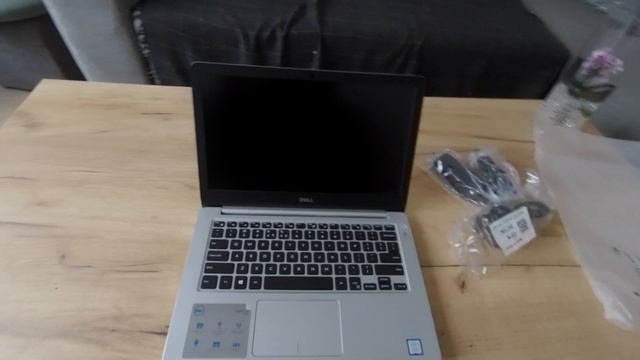 DELL Inspiron 5370 8GB 128SSD unboxing смотреть онлайн