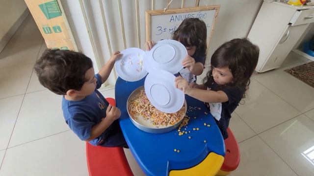 ANIVERSÁRIO DE 3 MESES DO CANAL. OS TRIGÊMEOS AJUDARAM A FAZER TORTA SALGADA PARA COMEMORAR смотреть онлайн