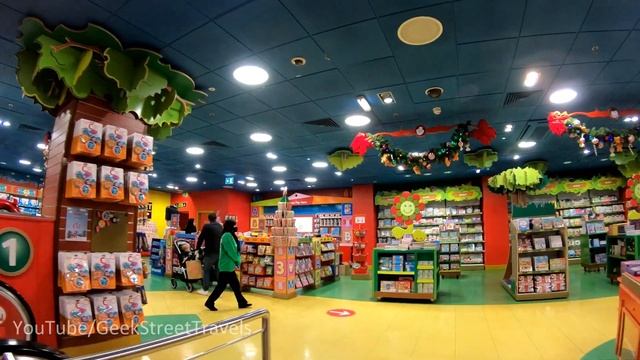 HAMLEYS LONDON STORE TOUR First Day Open After Lockdown For Christmas ? Hamleys London Regent Stree смотреть онлайн