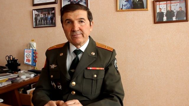 Сегодня в Гай прибыли военные. Рассказывает председатель городского комитета ДОСААФ В.М. Петров. смотреть онлайн