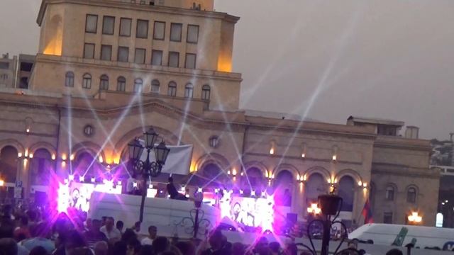 Yerevan,Hanrapetutyan hraparak смотреть онлайн