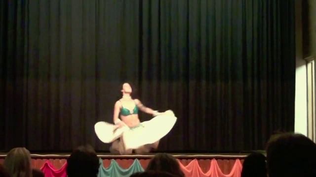 Soreya dances on Tarkan's song "Dudu" смотреть онлайн