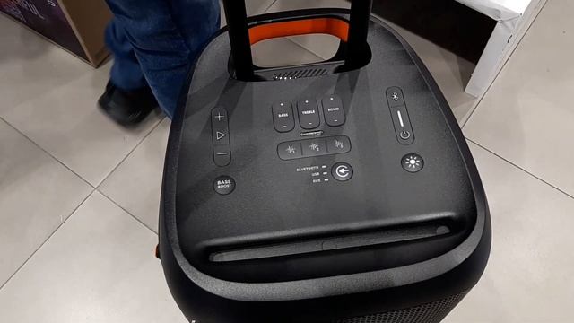 JBL Partybox 310 Portable Party Speaker | Unboxing and Looks! смотреть онлайн