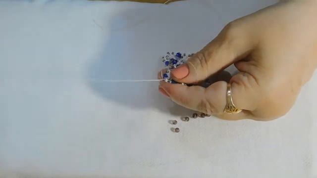 браслет из бисера и биконусов. смотреть онлайн