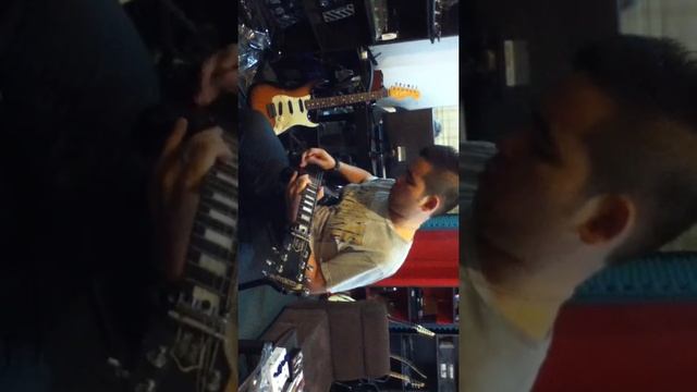 Neil Ryan Z. Banot - BOSS GT-100 test @ Moncseb Studio. "The Loner" by: Gary Moore смотреть онлайн